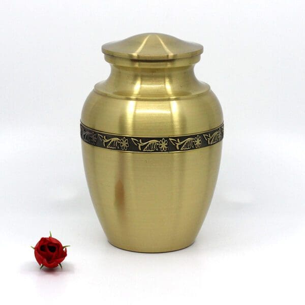 Keepsake | Gold with Leaf Detail